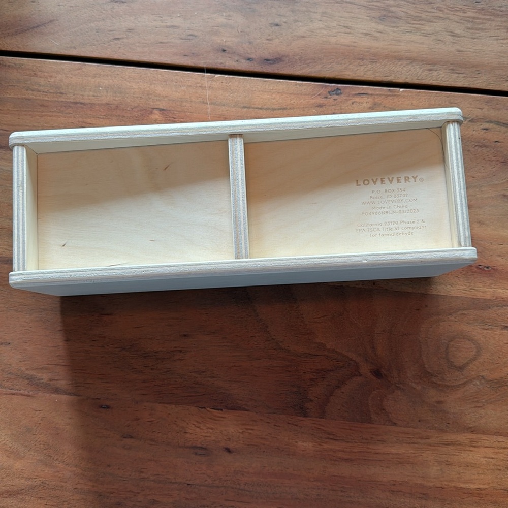 Lovevery sliding top box with felt ball - Picture 4 of 6